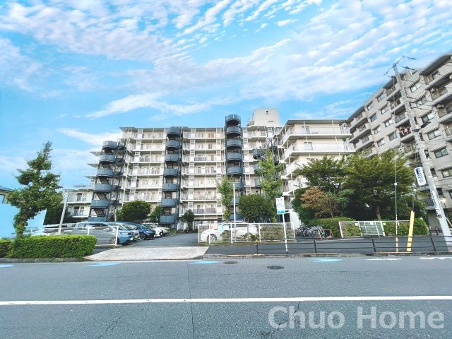 【敷地内駐車場】最新の空き状況や費用などの詳細は担当スタッフまでお問い合わせください。