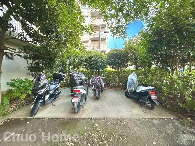 【バイク置場】最新の空き状況や費用などの詳細は担当スタッフまでお問い合わせください。