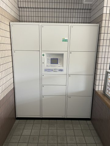 宅配ボックス付き！　不在時のお届け物もこれがあれば安心！暗証番号式なので安心してお使いいただけます。