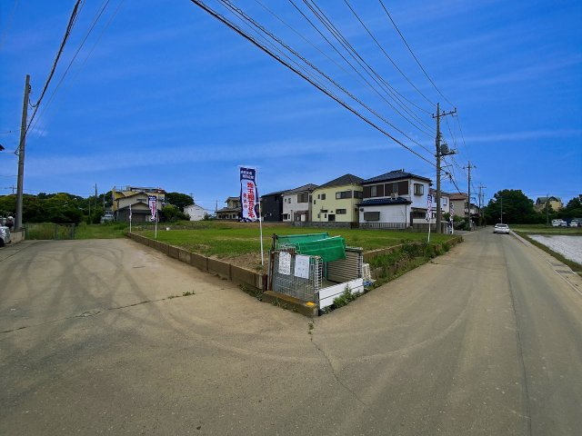 南西・北西角地で陽当り良好な敷地約113坪！穏やかな住環境に夢のマイホームはいかがでしょうか！当社一級建築士による無料の間取り作成も承ります。