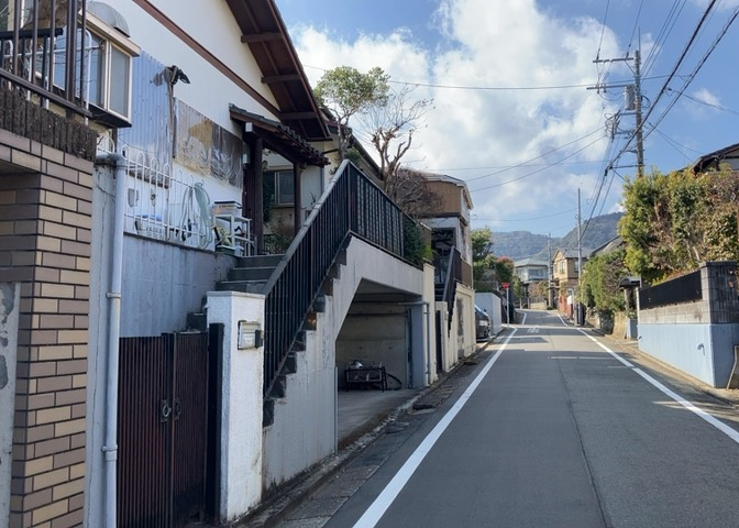 土地探しをしていると都市計画区域という言葉を目にすると思います。法律によって、都道府県知事や国土交通大臣が指定するエリアのことを指しており、都市計画区域は市街化区域と市街化調整区域に分けられています。