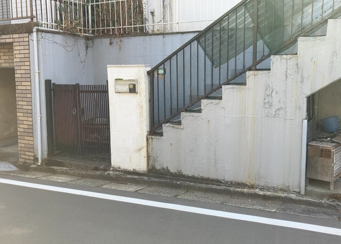 隣家の土地はどうなっているのか、生活利便施設が近くにあるのか、学校まで近いかなど、お客様のライフスタイルにあわせたイメージが重要です。また、近くにあると困る施設が近くにないかも確認するといいでしょう。