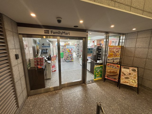 棟内店舗（ファミリーマート）