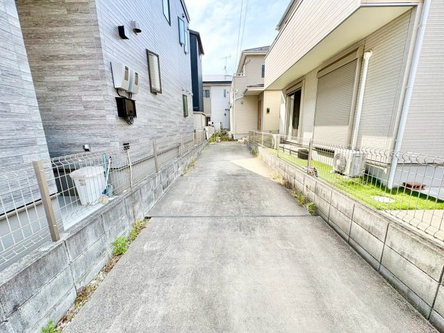 全居室6帖以上・全居室に収納がある4LDK！主寝室7.5帖にはWIC付き！キッチン・洗面・浴室がワンフロアにまとまり、家事がスムーズにこなせる間取りです。駐車スペース2台可(車種による)！