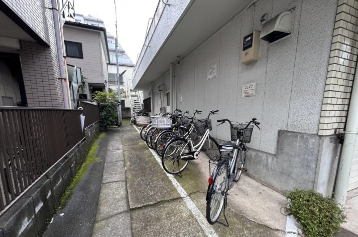 敷地内に居住者専用の駐輪スペースがあります！