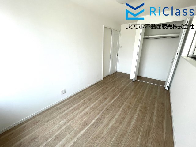 落ち着いて過ごせるお部屋なので、寝室にいかがでしょうか