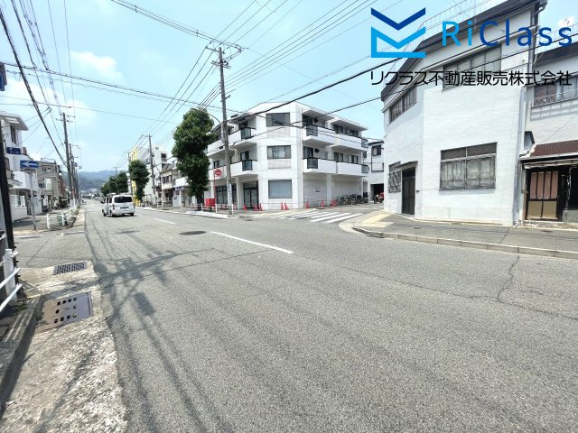 前面道路含む現地写真です