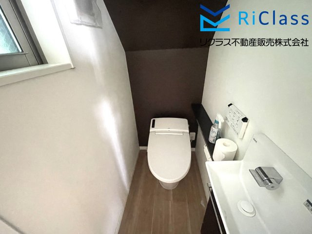 ウォシュレットと手洗付きトイレです