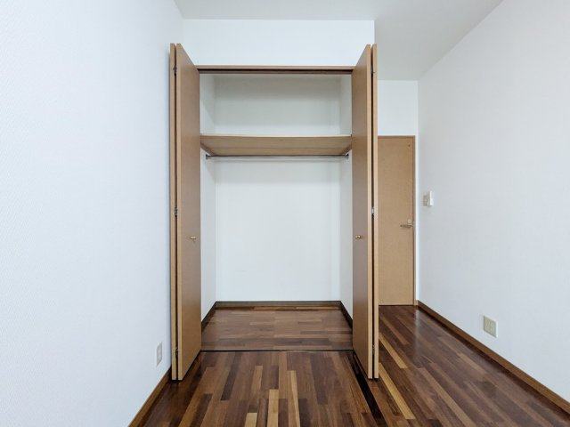 約7帖の洋室の収納です