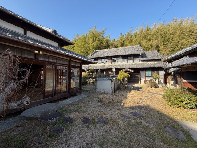 中庭を囲む情緒ある建物配置♪