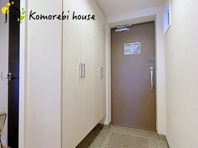 収納もある玄関です