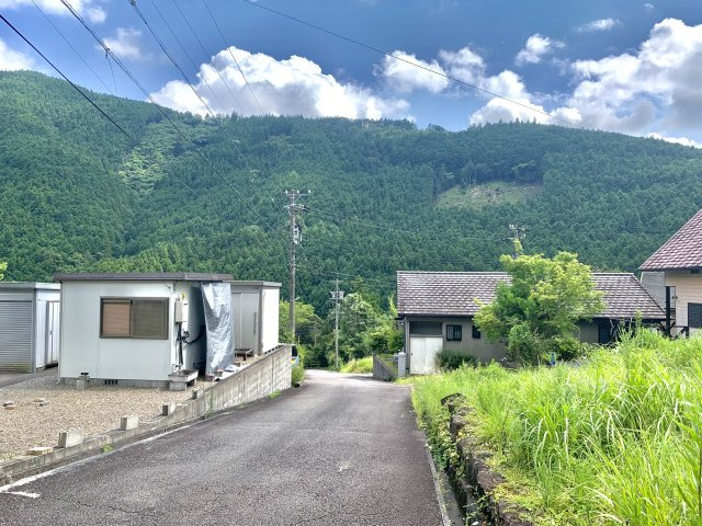 前面道路含む現地写真です