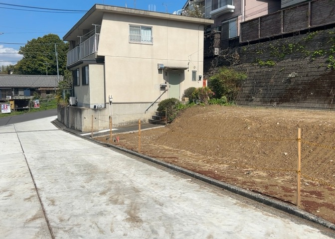 人が暮らすうえで日光は大切な要素となります。日当たりの良さは譲れないポイントですね。併せて近くに大きな建築物の建築予定がないか、あるいはそれが可能な土地が近くにないか事前に確認することもお勧めします。