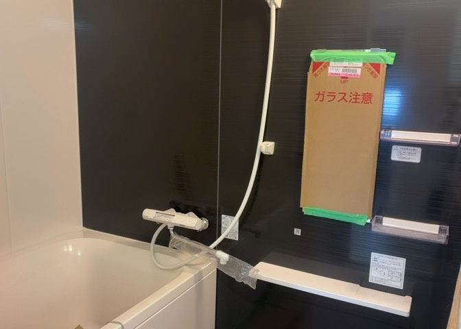 入浴時の快適さも大事なことですが、綺麗な状態を維持できなければ気持ちよく入浴できません。毎日の掃除が楽という点は大事なポイントになります！カビが生えにくく掃除がしやすい、壁や浴槽を選ぶといいでしょう。