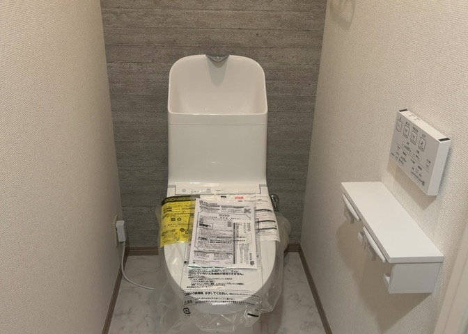 トイレは大きさや形、機能、抗菌性などが異なる多種多彩なタイプが各メーカーから出ています。それぞれに良さがあるため、事前にどういったタイプのトイレがいいのかをご家庭内で決めて、内見に行くといいでしょう。