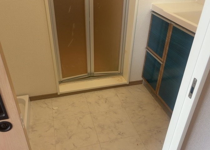 洗面脱衣所は「体を綺麗に整える場所」という目的と役割を持っています。そして便利で使い勝手のいい「体を綺麗に整える場所」にするためには、配置や動線、照明や収納計画をしっかりと検討しておく必要があります。