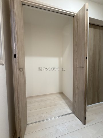 3階廊下収納