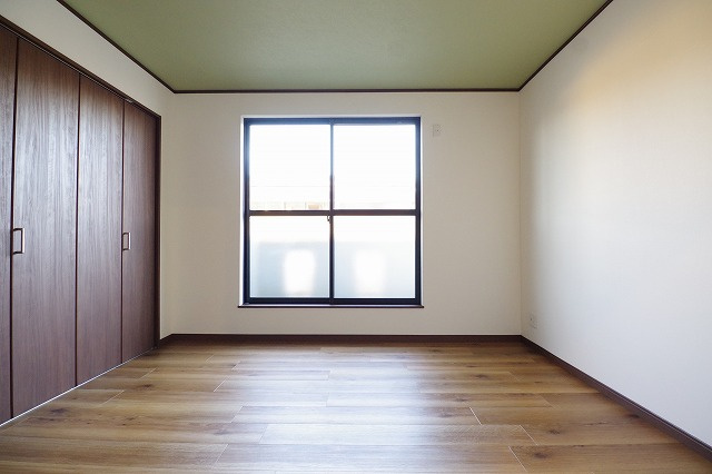 洋室部分　収納あります！
