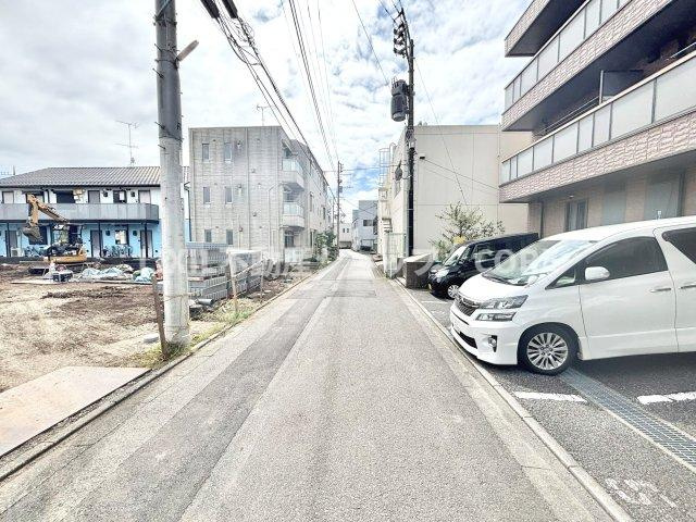 スーパーやドラッグストアなどの買い物施設が近くにあり、生活便利な立地になります！