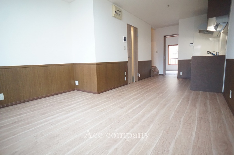 【LDK：12帖】全クロス貼替え、床フロアタイル上張り・CF張替え、建具一部新調☆窓2重サッシ設置、ハウスクリーニング済みです☆