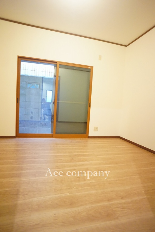 【1階：洋室6帖】洗濯干しスペースに面したお部屋です☆