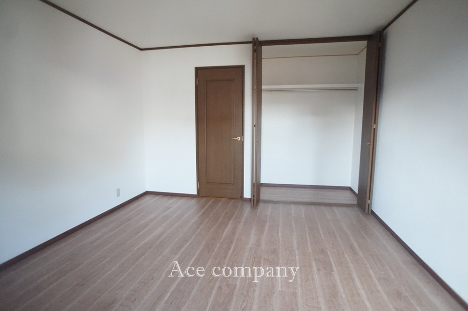 【3階：ゆったり8帖♪】バルコニーに面したお部屋です☆クローゼット完備♪