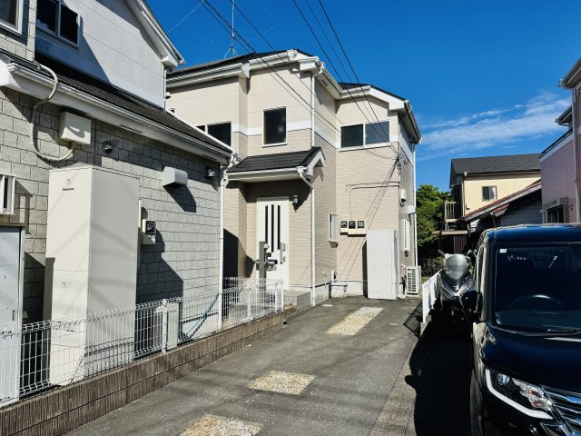 ～内装リフォーム済　庭付き　閑静で落ち着きのある住宅地内の4SLDK戸建て～