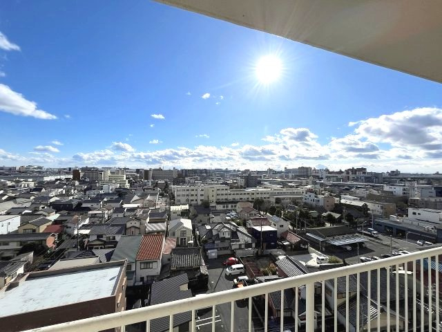 バルコニーからの羨望はとっても広々としています。