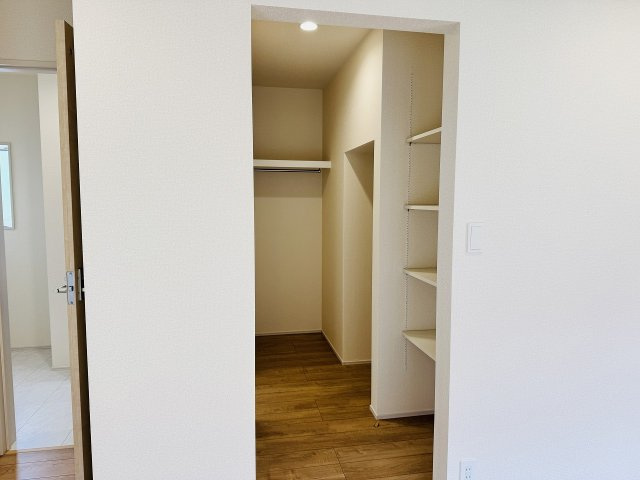 ～可動棚付き、大型のパントリー～