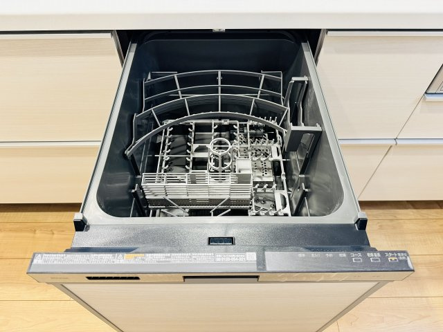 ～食洗機付き　食事後の食器洗いはお任せ、家族でゆっくりとくつろげます～