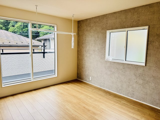 ～2階7.87帖の主寝室　ベッドなど大型家具のレイアウトもしやすい広さです～