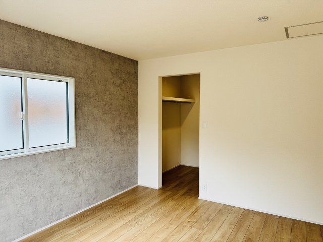 ～ウォークインクローゼットでお荷物がスッキリ収まります～