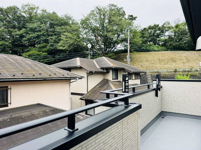 ～南向きで陽当たりの良いバルコニー　洗濯物がよく乾きそうです～