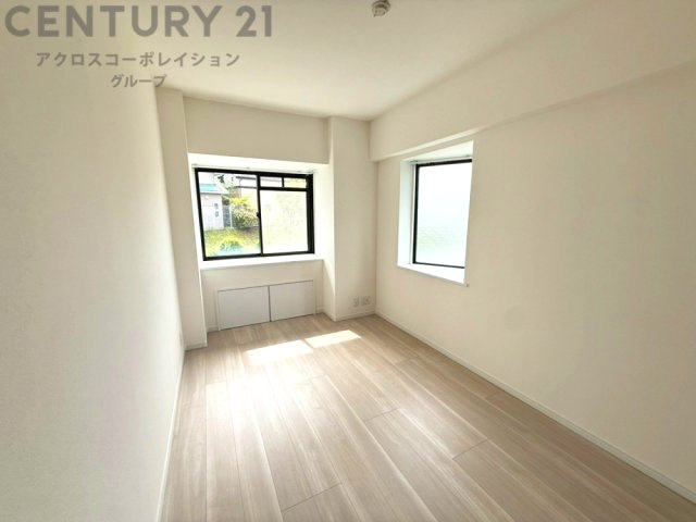 子供部屋…創造性や成長を促す遊びの空間を提供。学習や趣味に集中できる環境を整えます。個別のプライベートスペースは自己表現と自立心を育み、心地よい睡眠環境を整えリラックスできる場所を提供。