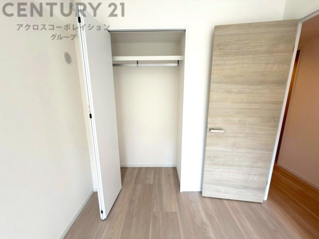 衣類やアクセサリー、小物類の収納が便利で整理整頓がしやすく、部屋の美観を保ちつつ、スペースを最大限に活用できます。衣服のしわやダメージを防ぎ、長持ちさせることができます。