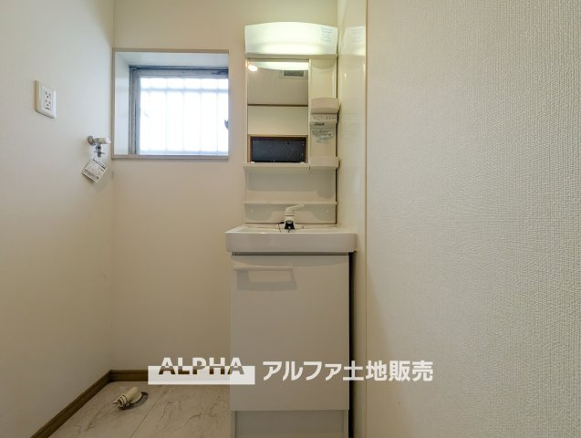 【Laundry　space】　◆ランドリースペース◆広々した空間で雨の日でも十分に洗濯物を乾かすことが出来ます。バスルームには浴室換気乾燥機も付いているので重宝しますね。