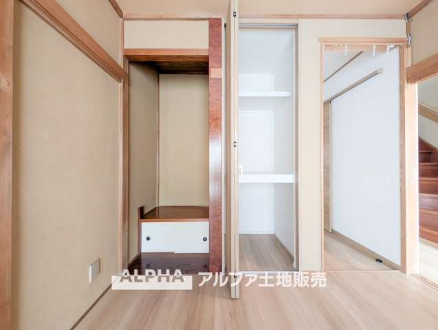 【Go　filled　with　memories】　◆ありったけの◆住空間をよりよくするためには大切な収納スペース。時が経ち思い出がここに詰まっていく。
