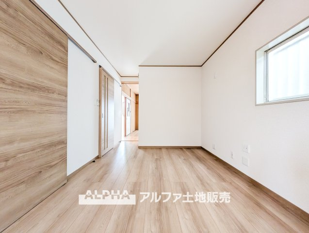 【Daily　Comfort】　◆リビング◆　家族が集まる中心の空間だからこそ、明るさと使いやすさを重視。食事や団らんの時間を心地よく演出します。　