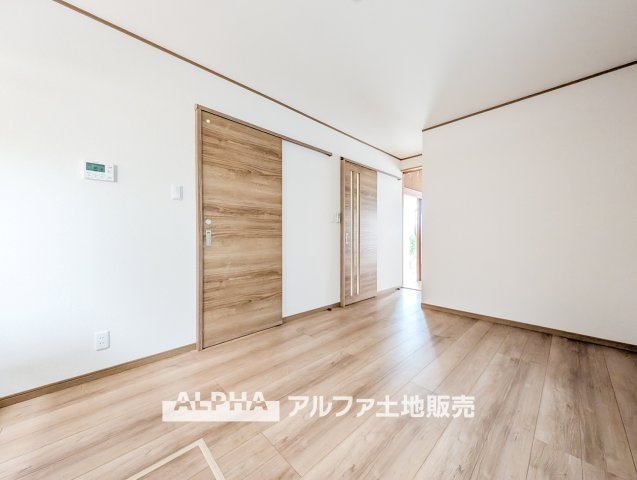 【full　space】　◆気軽に人を招ける◆ゆったりとした住空間に手のぬくもりを感じれるような温かい住まい。そんな環境で暮らしていくうちに僕たちも変わって行く。