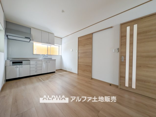 【Gathering　Place】　◆家族が集う場所◆　食事を楽しみ、会話が生まれ、くつろぎの時間を過ごす。毎日の暮らしの中心となるリビングです。　