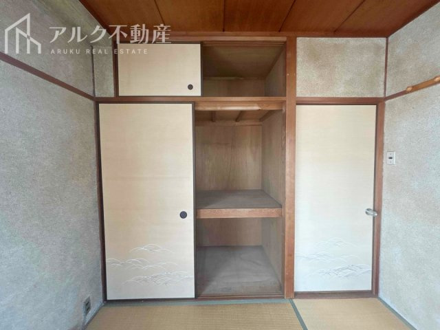 押入