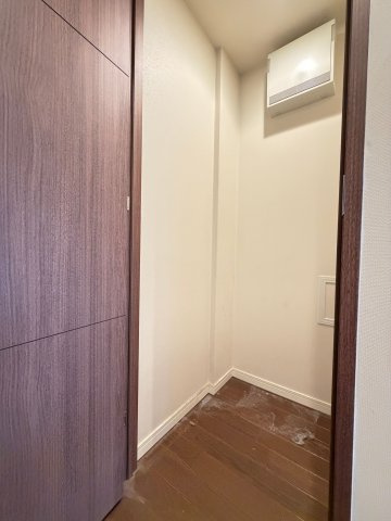 【納戸】　季節家電やストック品もまとめて収納できる納戸で、居室をすっきり保てます。