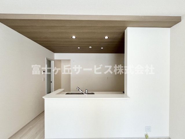前から見たキッチンです