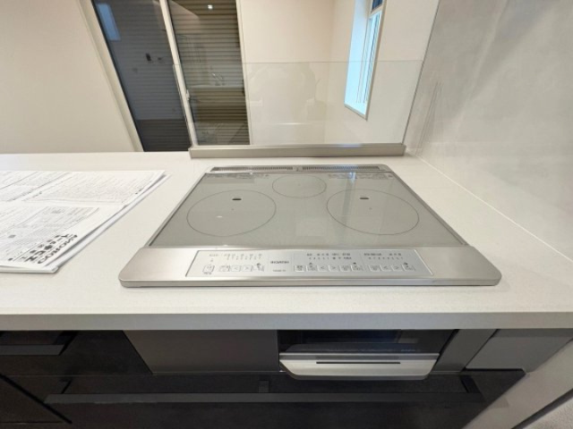 オール電化　三口のコンロです！