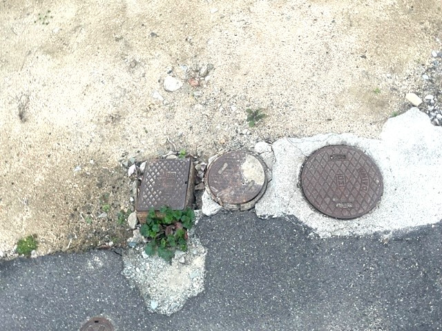 上下水道の配管は宅内に引込みがあります。都市ガス供給エリア内です。