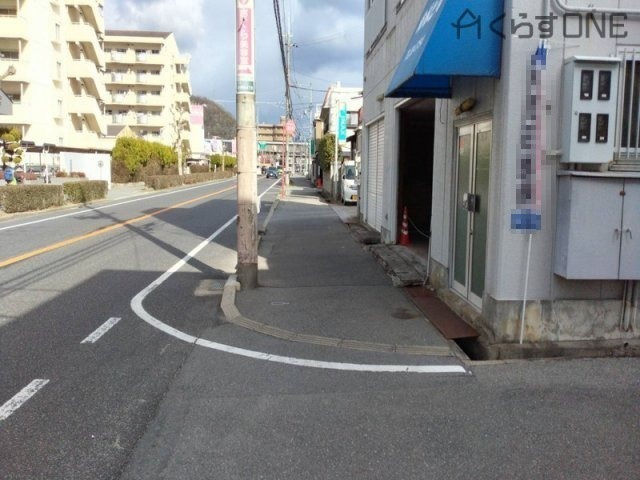 広い道路がすぐそばにあるので便利です！（前面道路ではありません）　　　