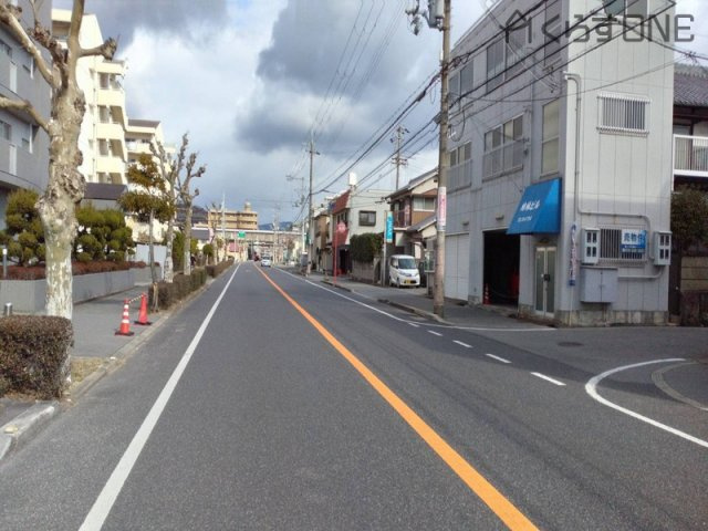 広い道路がすぐそばにあるので便利です！（前面道路ではありません）