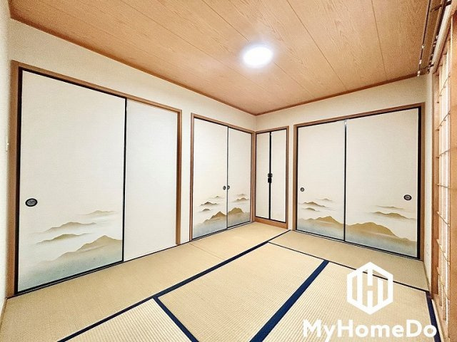 大人数での来客やお子様の遊び場としても使える、使い勝手の良い落ち着いた空間です。
