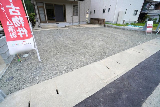 建物裏の駐車スペース。4台駐車可能です！