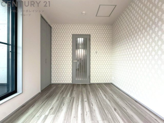 子供部屋…創造性や成長を促す遊びの空間を提供。学習や趣味に集中できる環境を整えます。個別のプライベートスペースは自己表現と自立心を育み、心地よい睡眠環境を整えリラックスできる場所を提供。